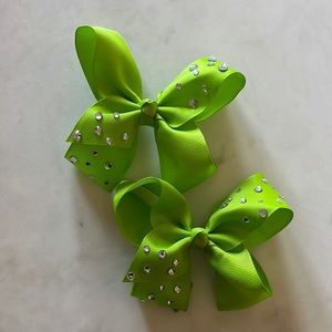 Green hair bows with shiny cute little crystals 💚